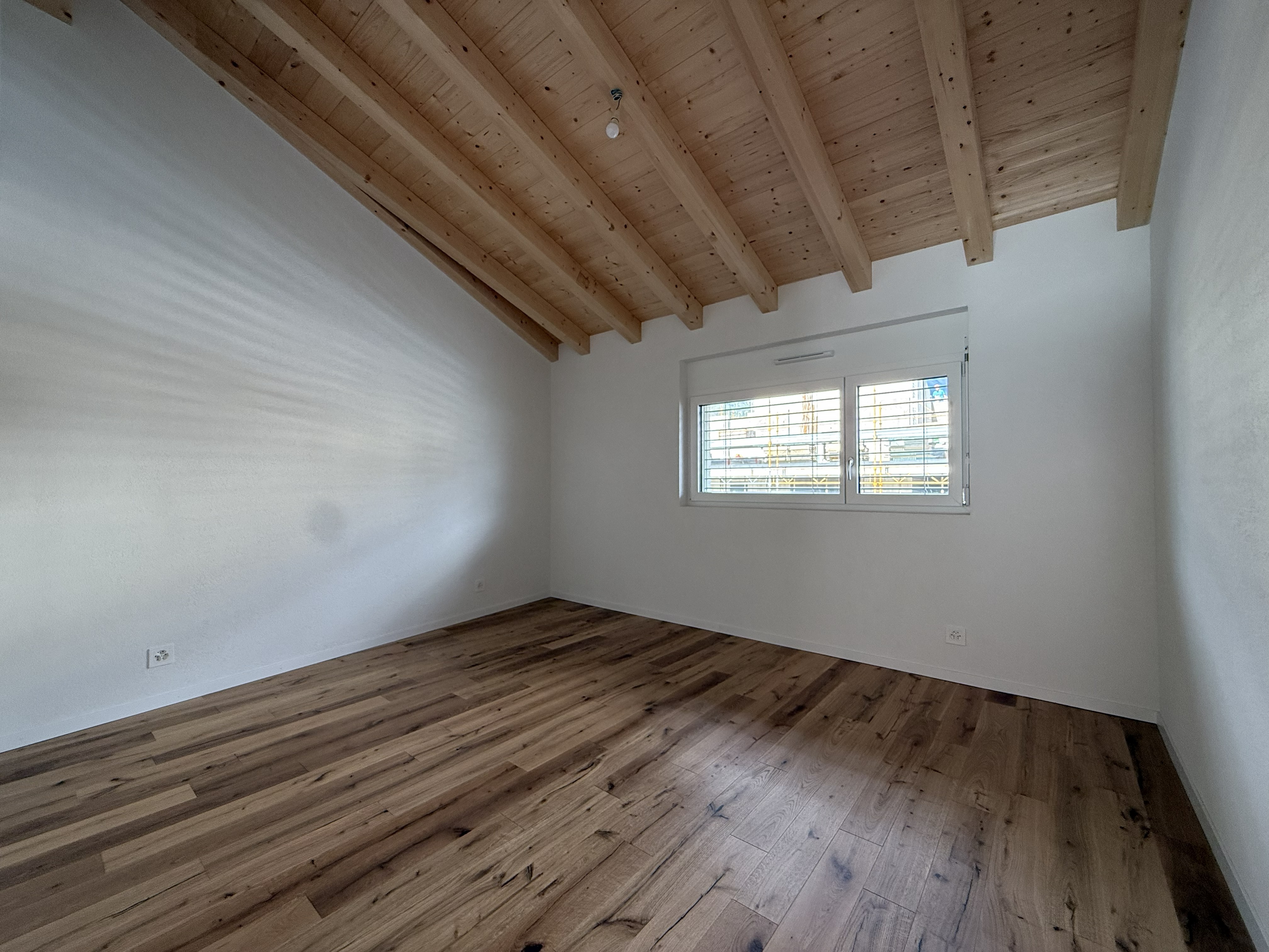 chambre mansardé sol parquet