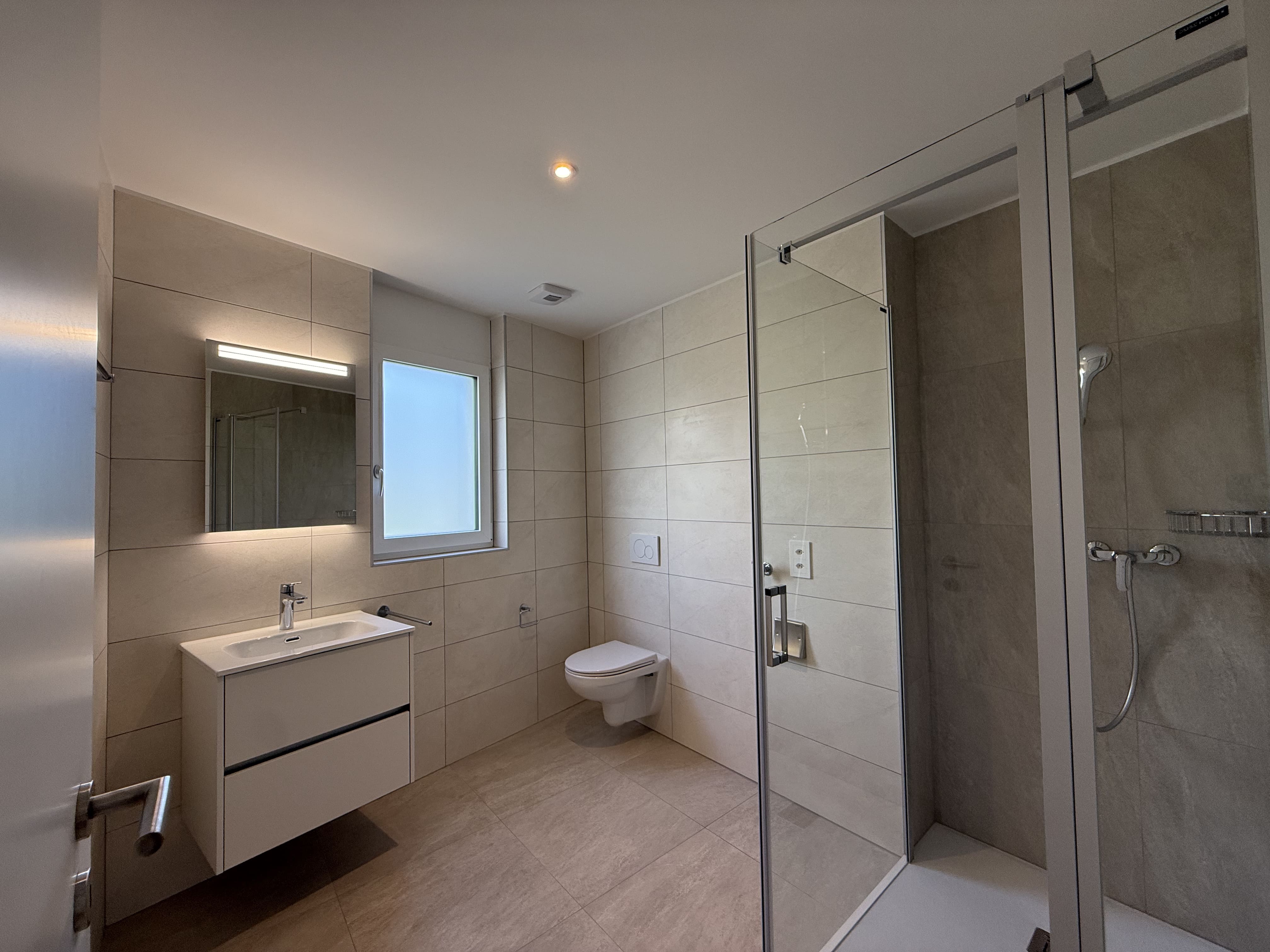salle d'eau douche, WC, lavabo - place machine à laver